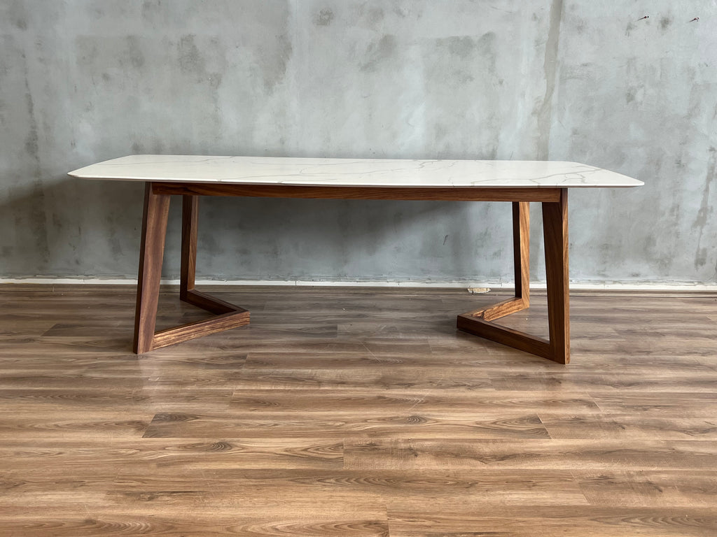 Comedor Metz Parota y Cuarzo
