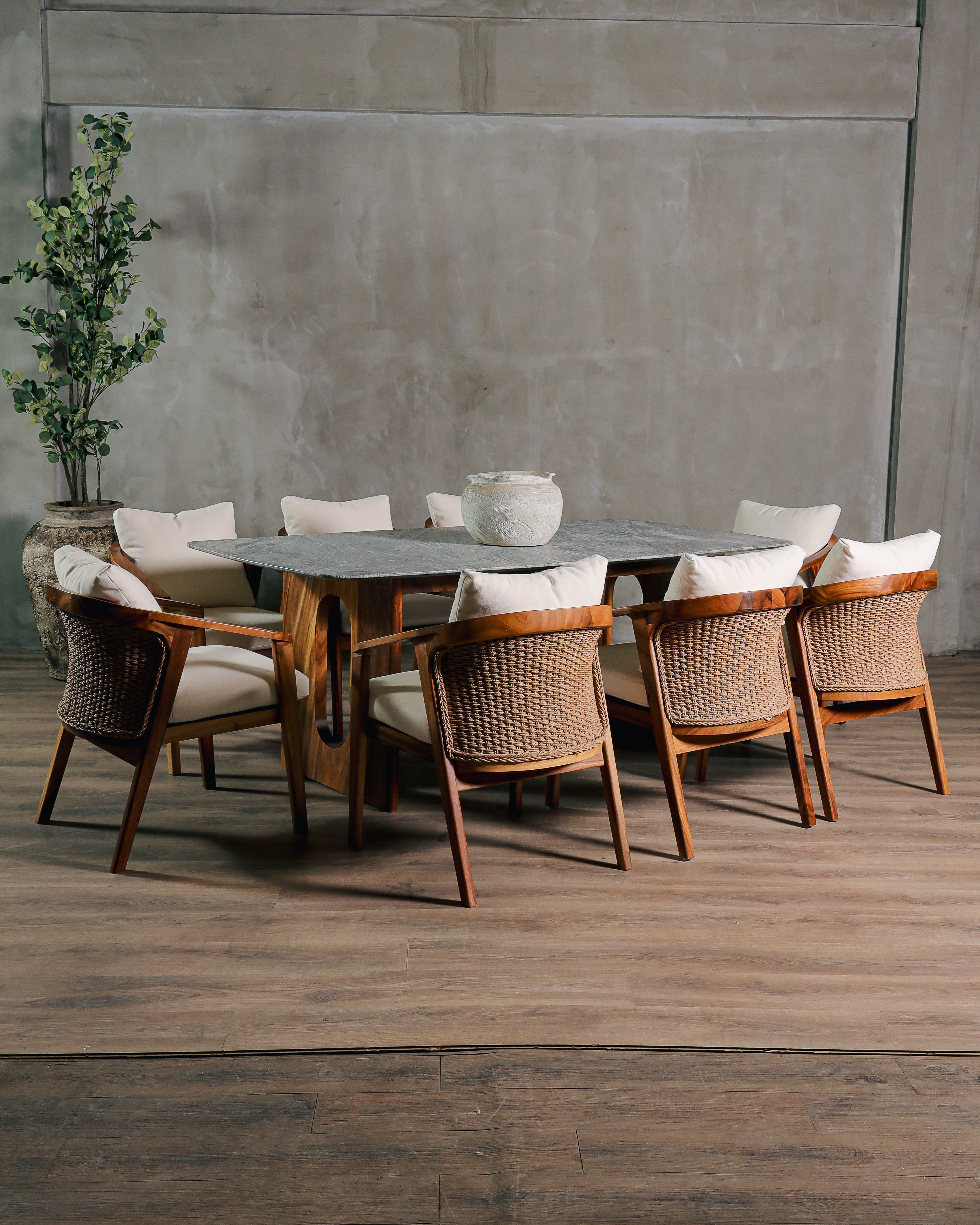 Mesa Comedor Biella Parota y granito.