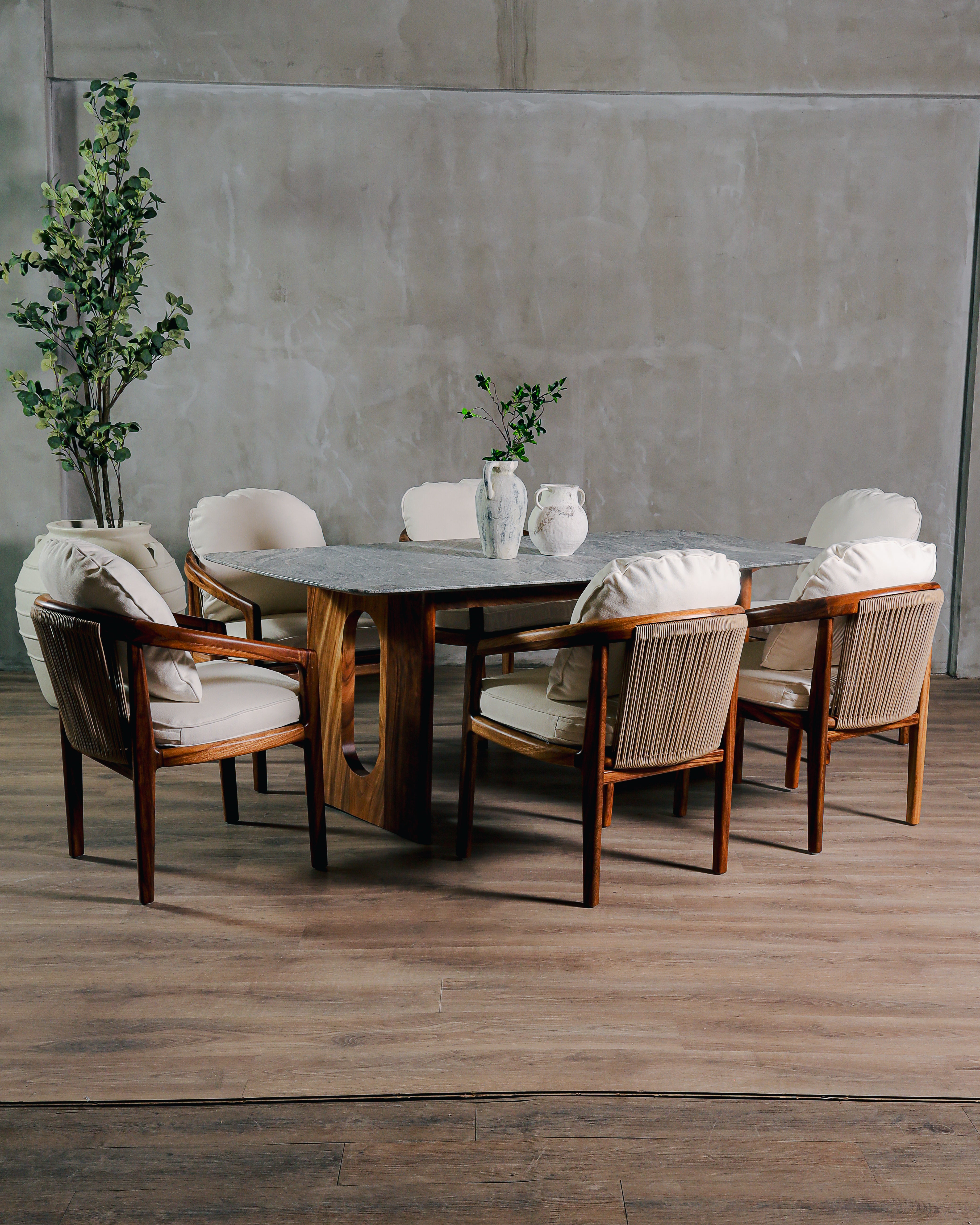 Mesa Comedor Biella Parota y granito.