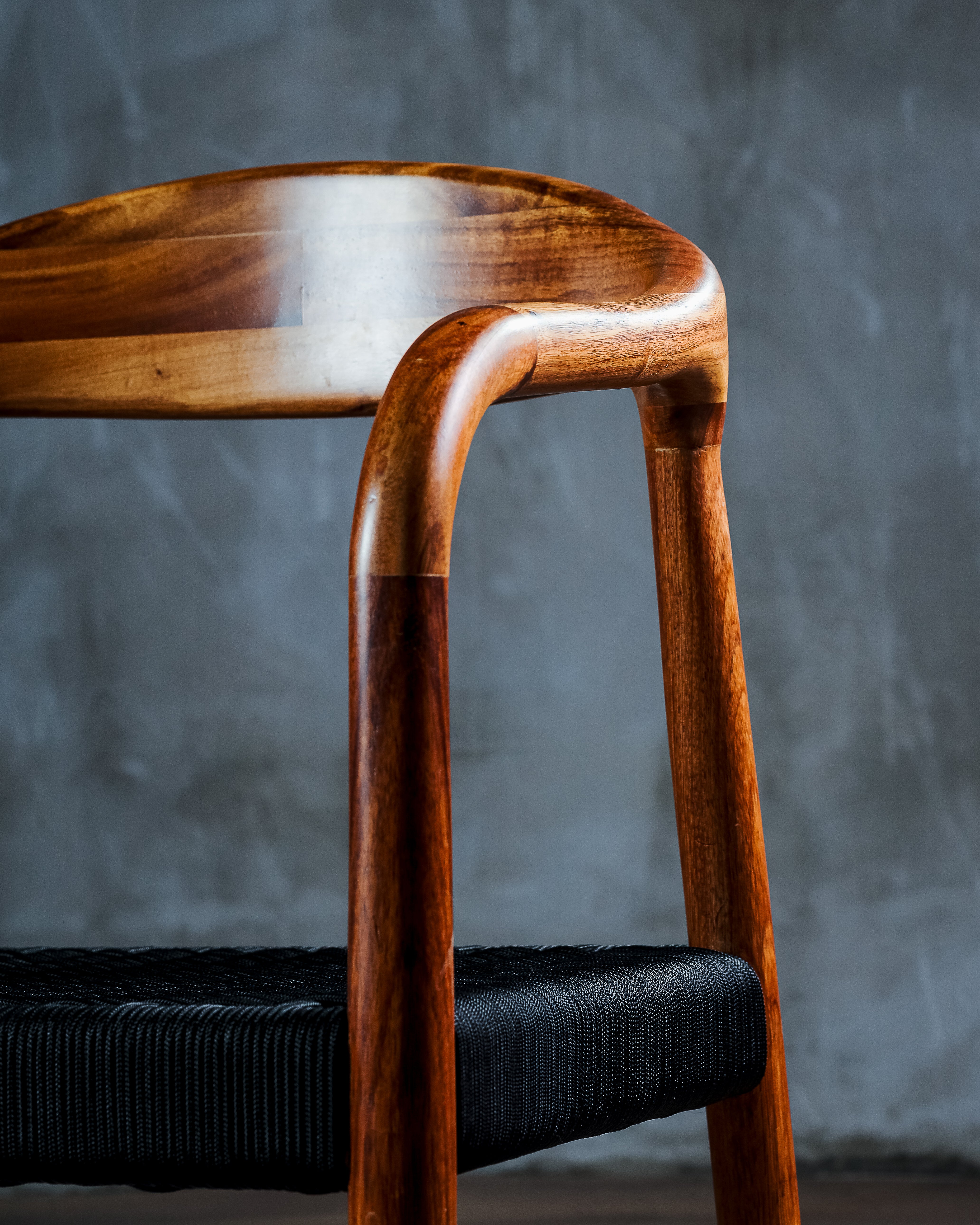 Silla Sicilia Parota Tejido Negro