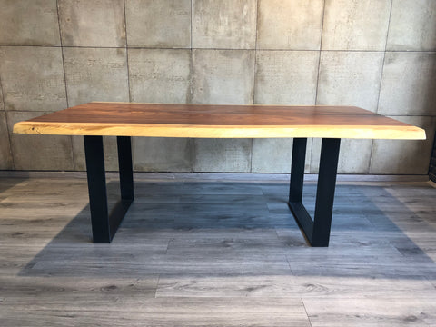 Mesa Comedor Siena con veta blanca