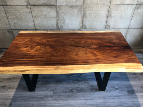 Mesa Comedor Siena con veta blanca