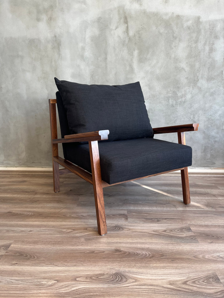Sillón Fargo en Parota negro