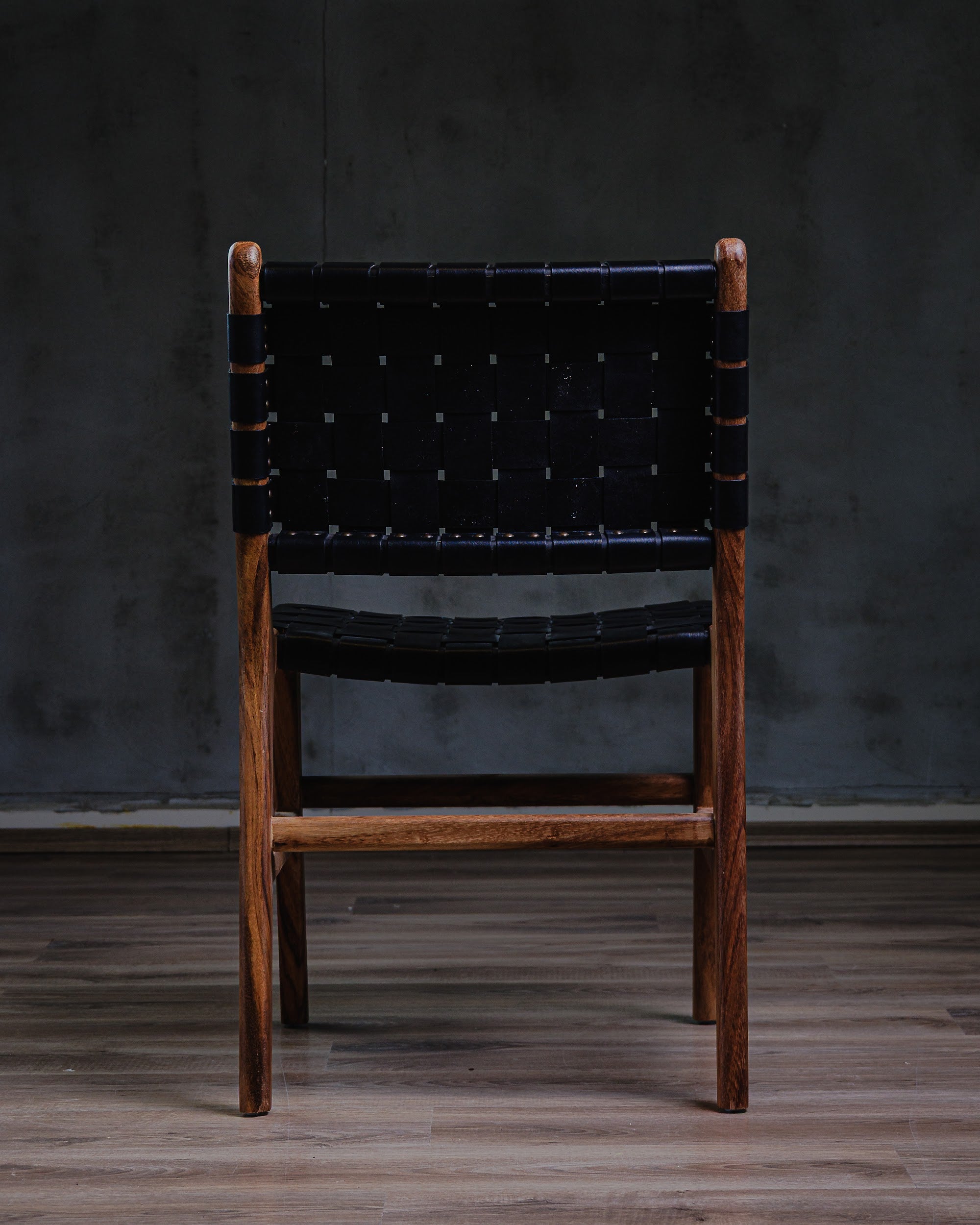 Silla Asolo en Roble Cuero Negro - detalle