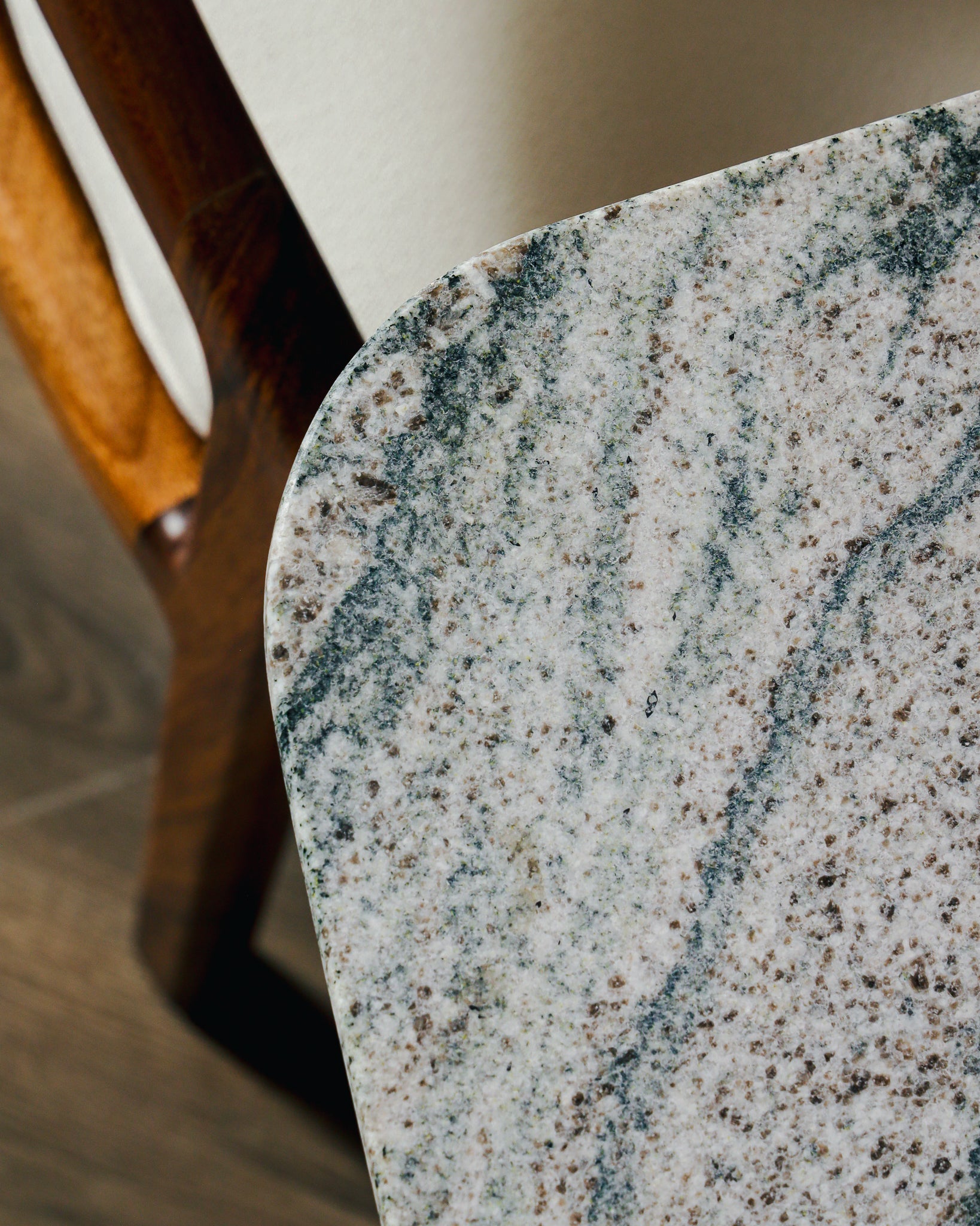 Mesa Comedor Biella Parota y Granito