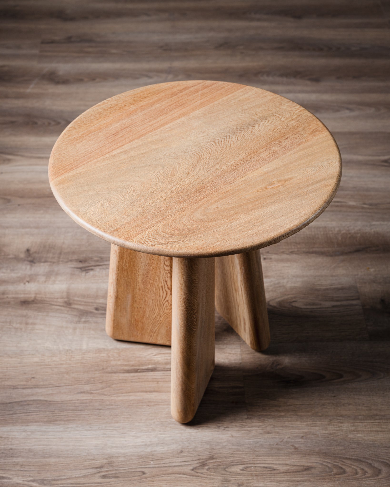 Mesa lateral Gaeta Roble