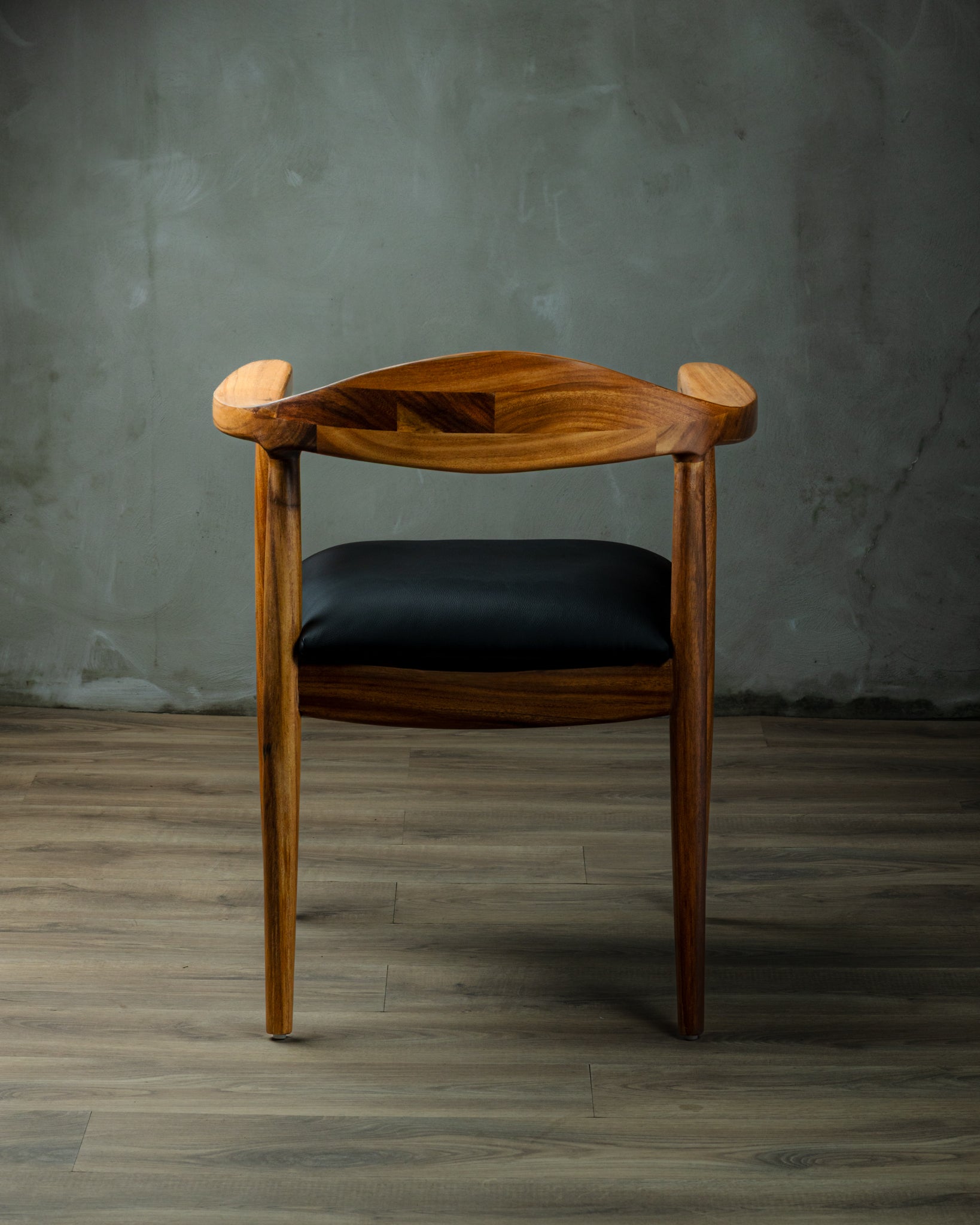 Silla Romana Parota Vinipiel Negro
