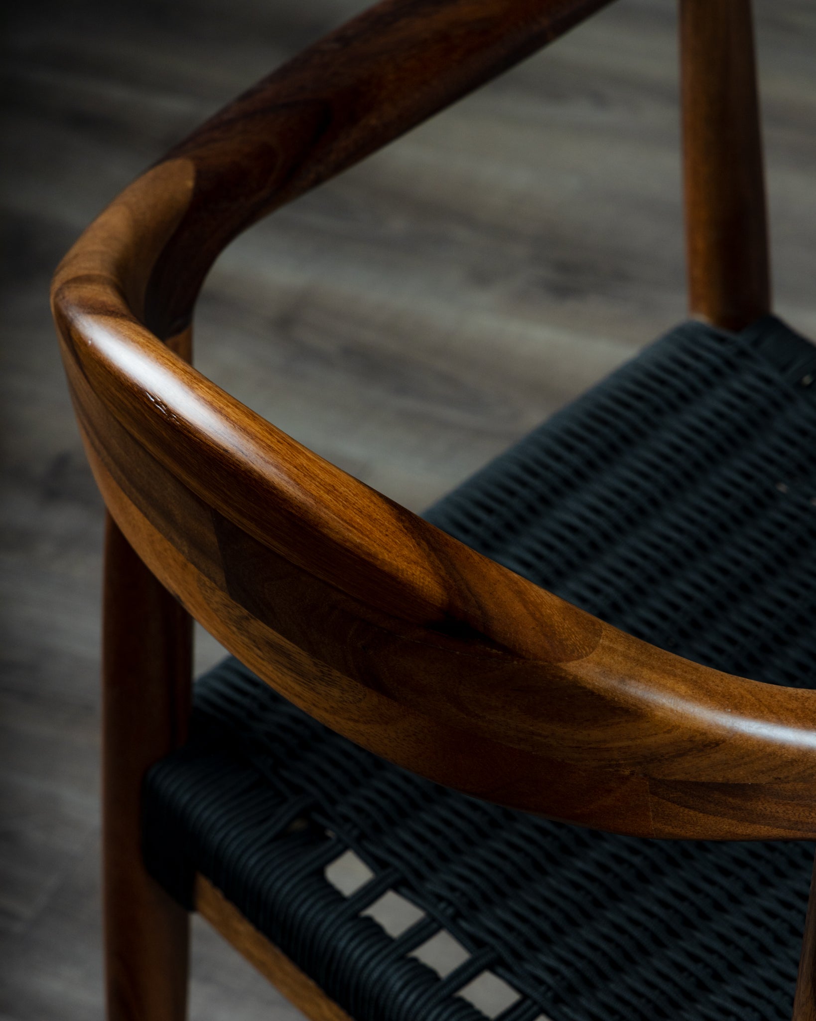 Silla Romana Parota Tejido Negro