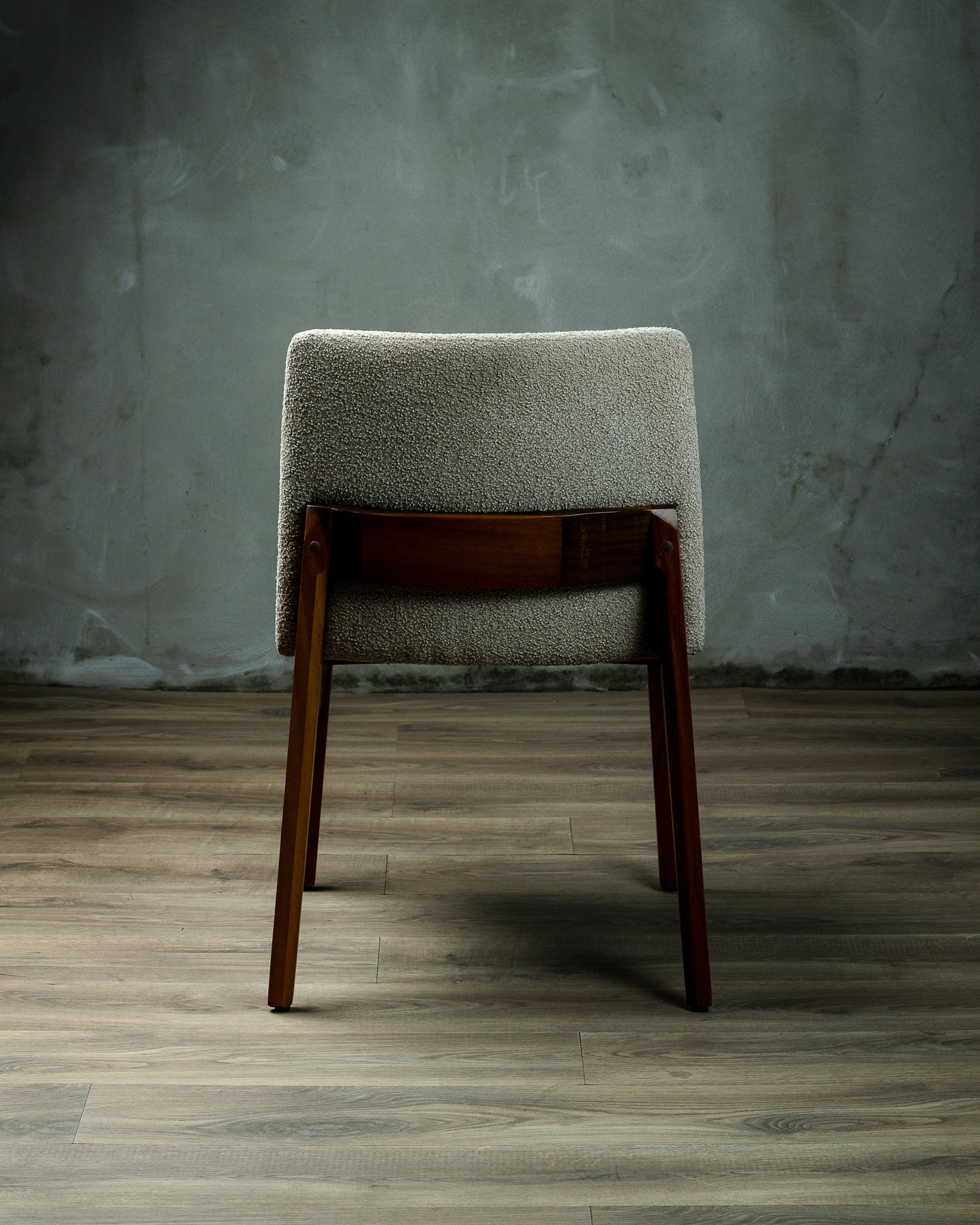 Silla Dante en Roble — vista lateral