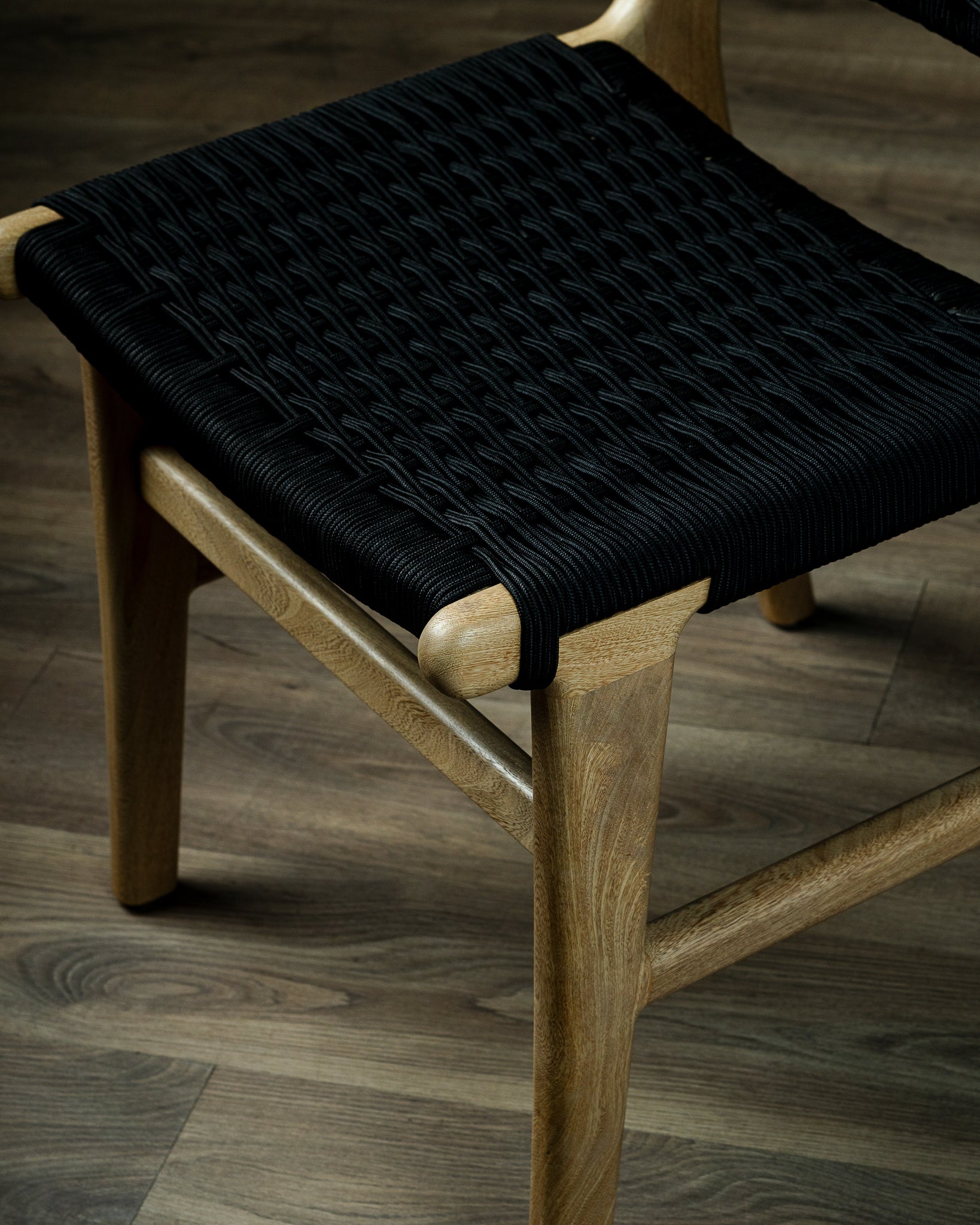 Silla Saka Roble Tejido Negro