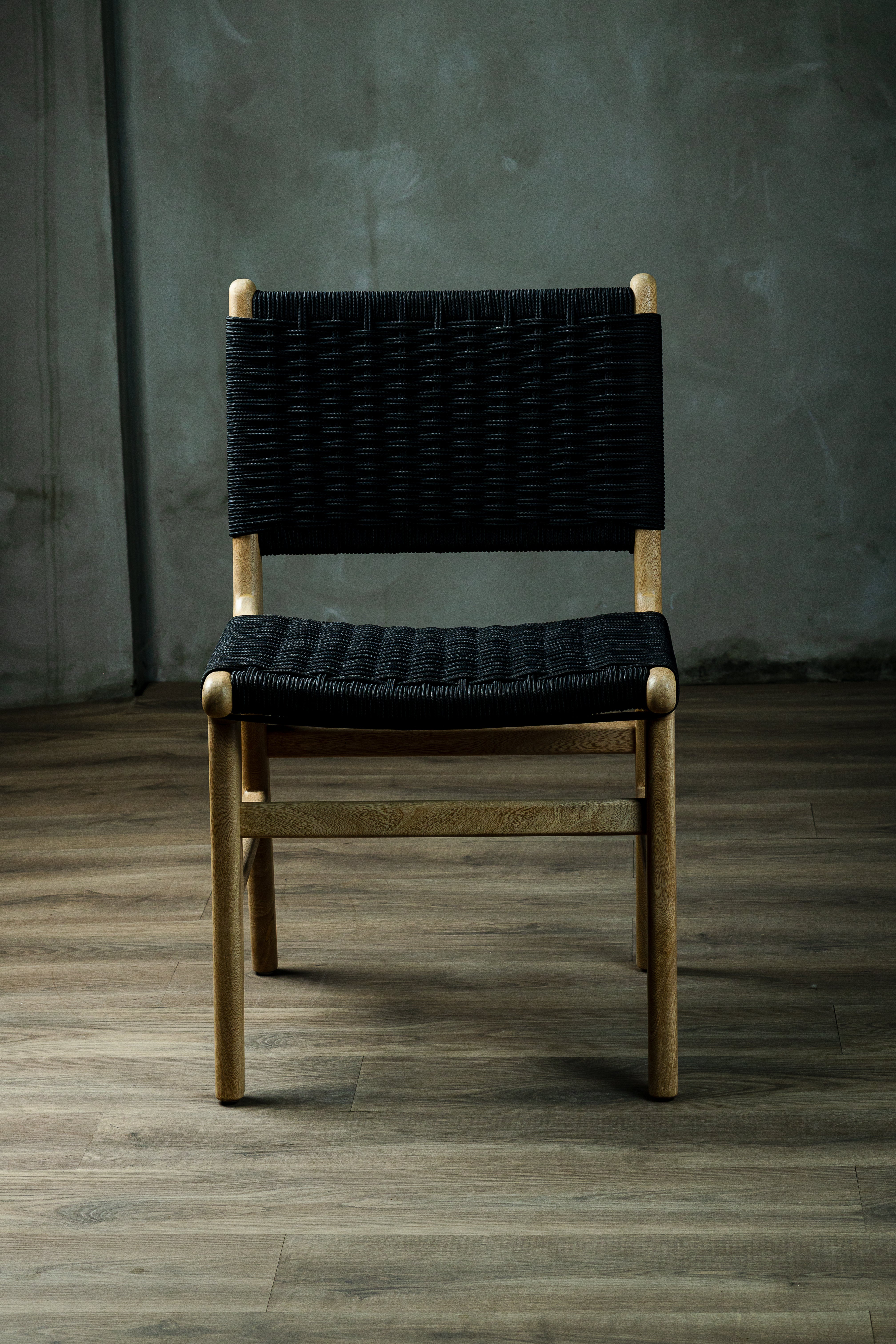 Silla Saka Roble Tejido Negro